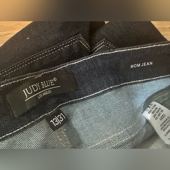 Judy Blue Woman’s High Waist Mom Jeans 13/31 - Picture 8 of 8